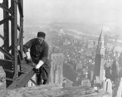 la hauteur de son lieu de travail retranscrit la grandeur que nous renvoient New-York et ses gratte-ciel